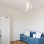 Apartment Spacious & Modern, Short Drive To & Mountain *