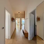 Spacious & Modern, Short Drive To & Mountain Apartment San Zeno di Montagna