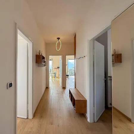 Spacious & Modern, Short Drive To & Mountain Апартаменты Сан-Дзено-ди-Монтанья