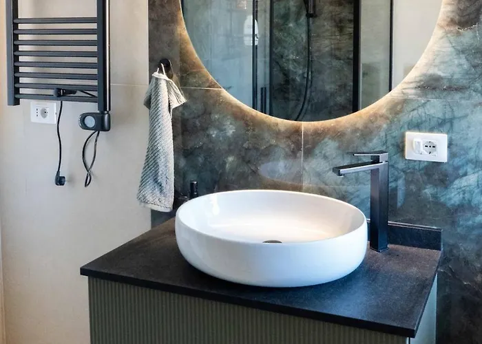 Spacious & Modern, Short Drive To & Mountain Apartament San Zeno di Montagna