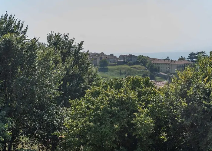 Spacious & Modern, Short Drive To & Mountain Apartament San Zeno di Montagna