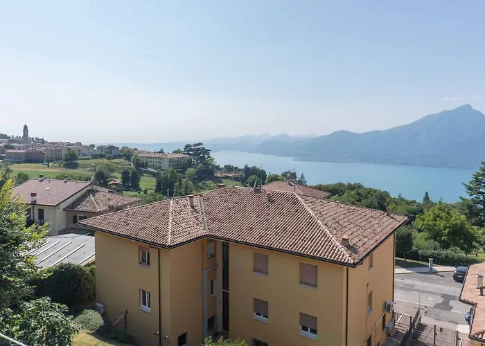 Spacious & Modern, Short Drive To & Mountain