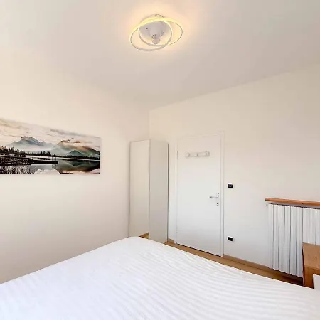 Apartment Spacious & Modern, Short Drive To & Mountain San Zeno di Montagna